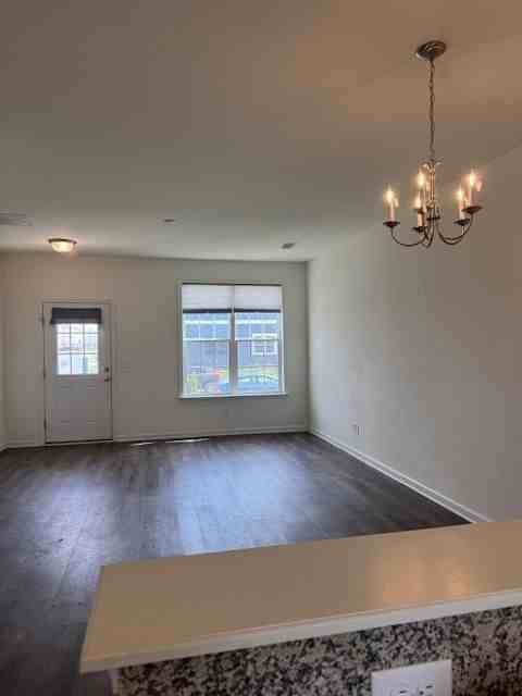 802 Ruth Way - Photo 3 of 21