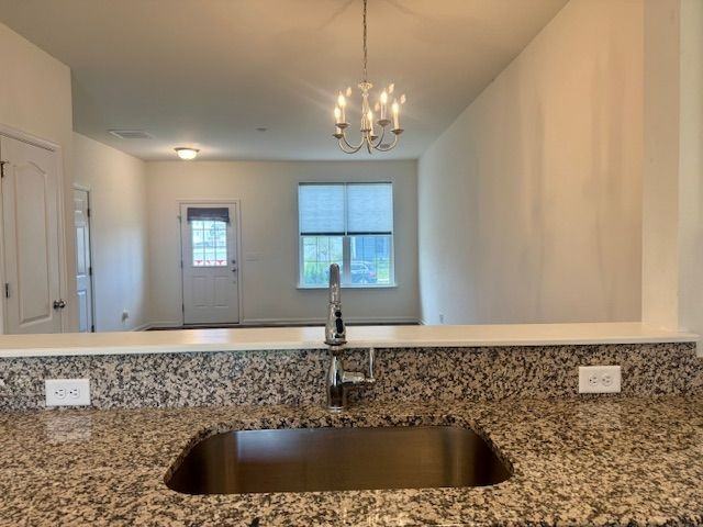 802 Ruth Way - Photo 4 of 21
