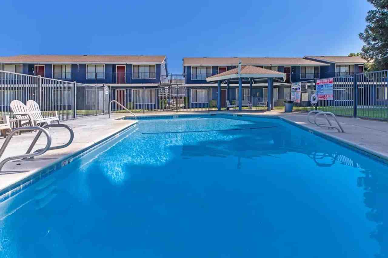 Lincoln Gardens - Photo 3 of 18