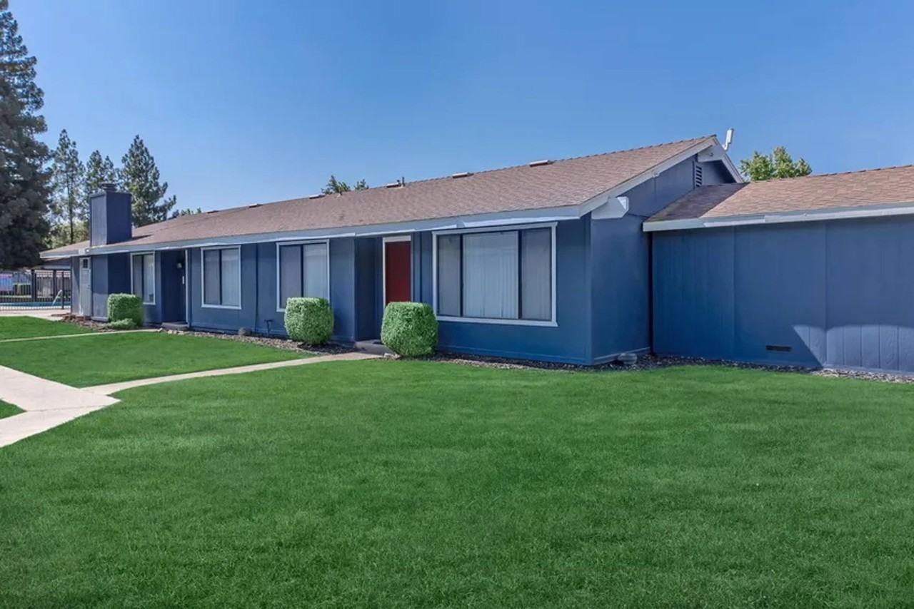 Lincoln Gardens - Photo 6 of 18