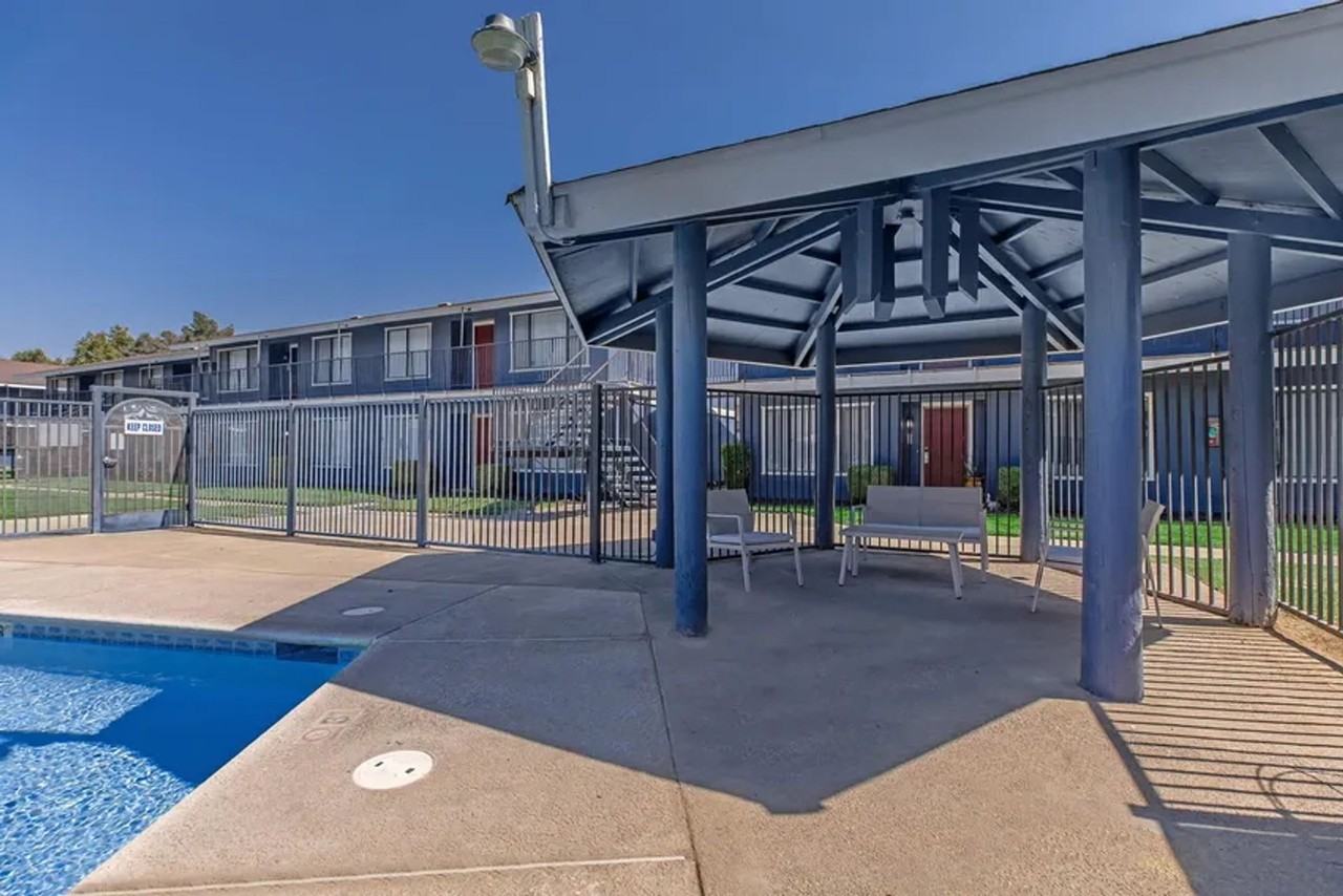 Lincoln Gardens - Photo 7 of 18