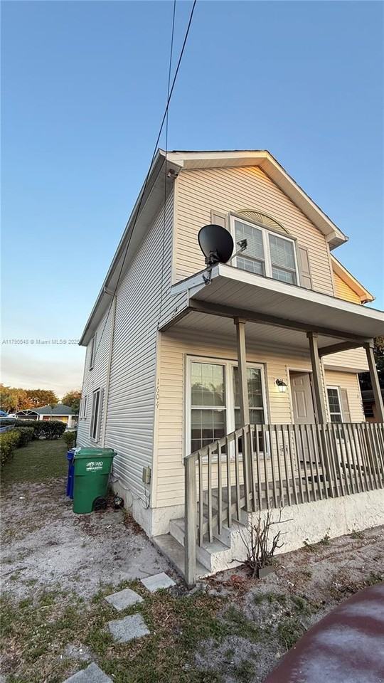 1604 Sw 44th Ave #1600 - Photo 2 of 14