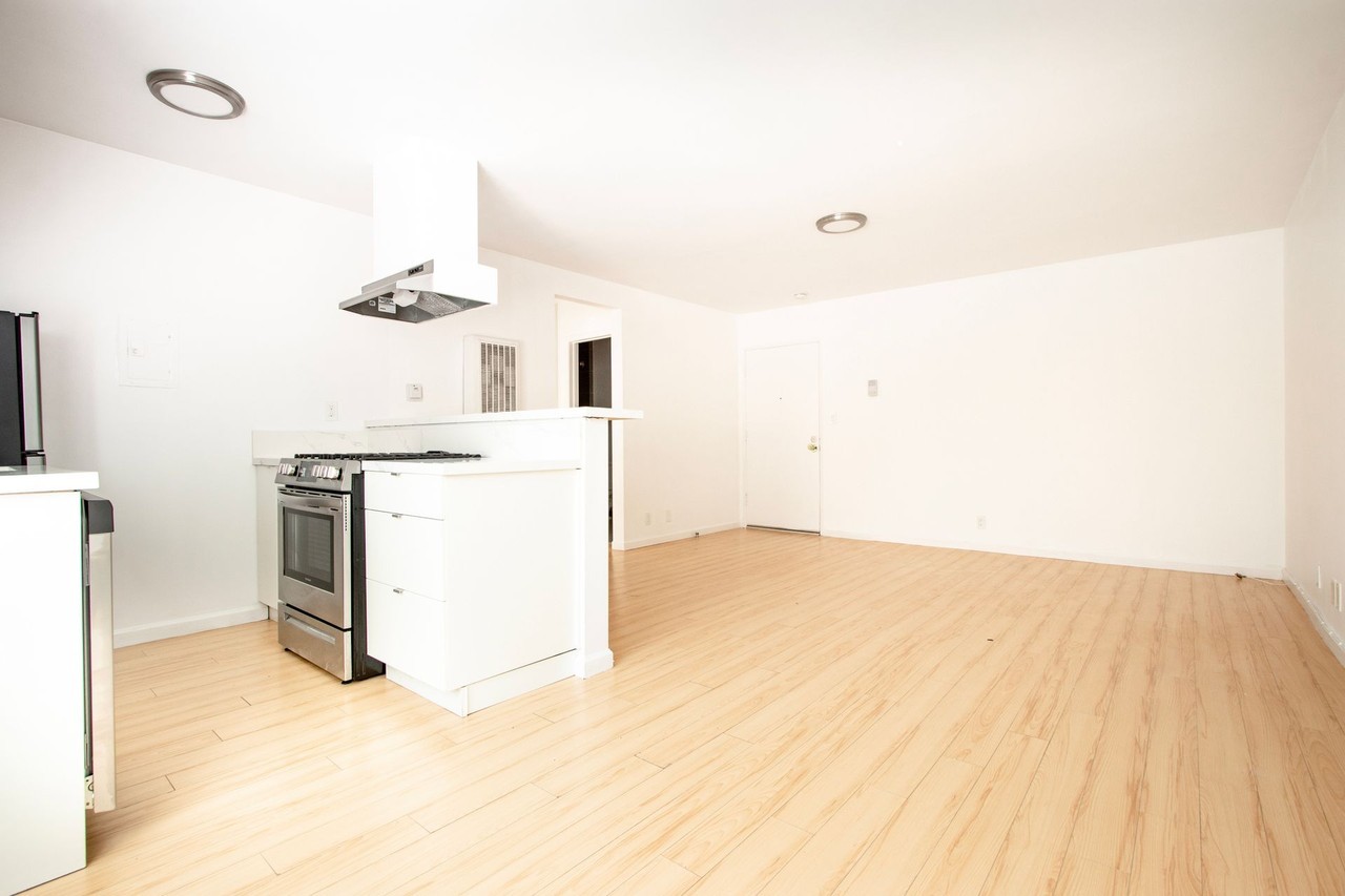 1522 Hi Point St - Photo 5 of 7