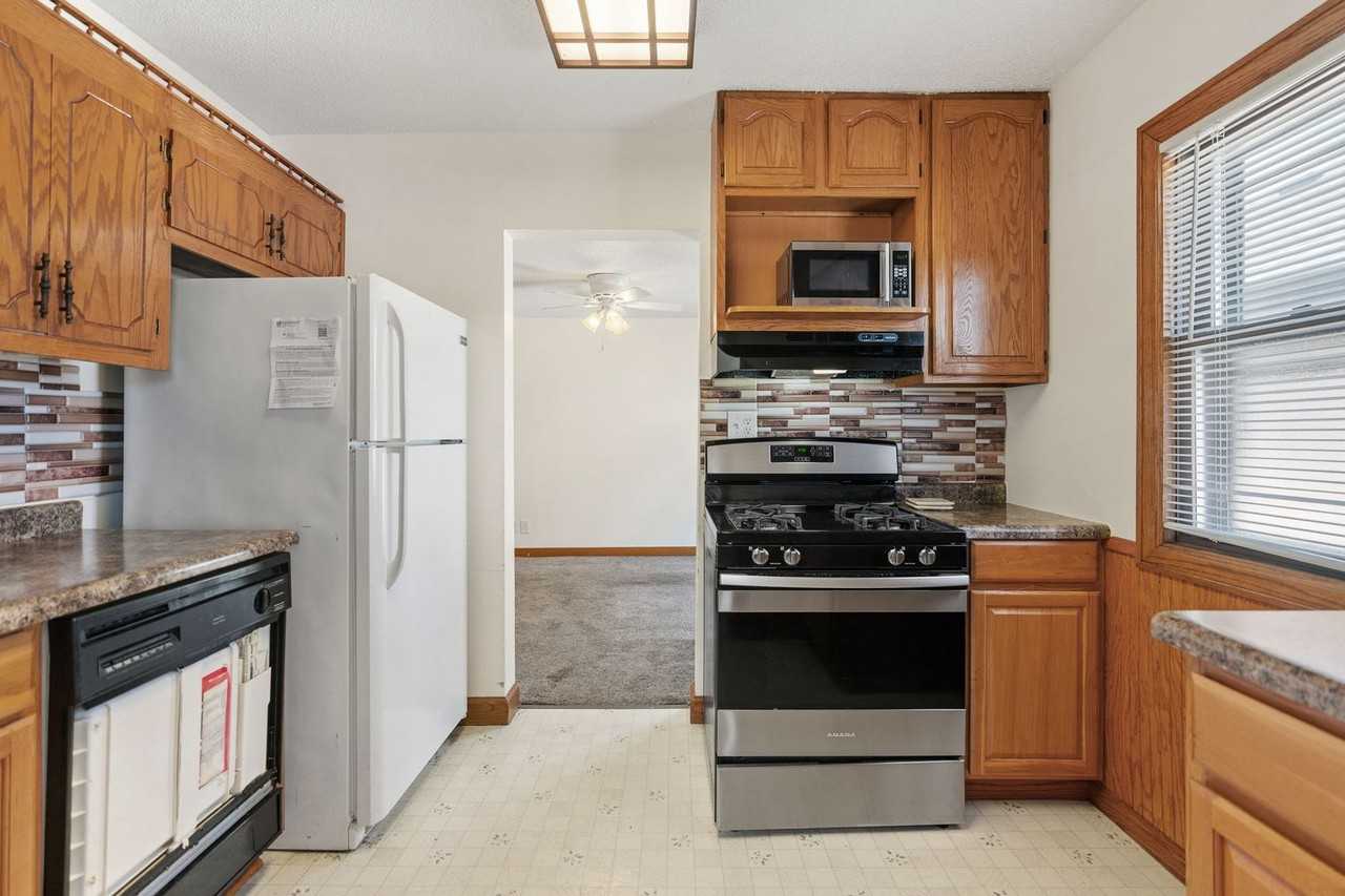 3737 Minnehaha Ave - Photo 2 of 17