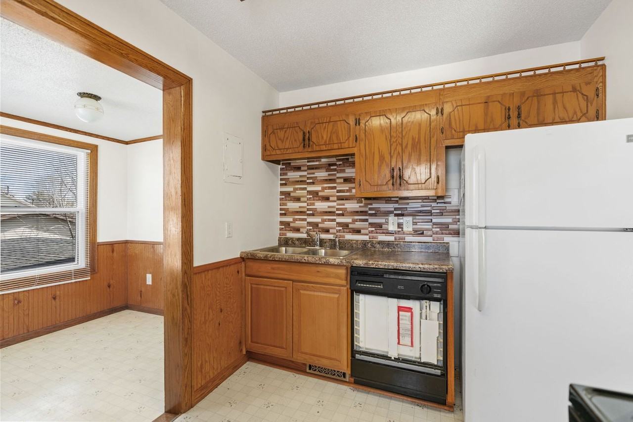 3737 Minnehaha Ave - Photo 3 of 17