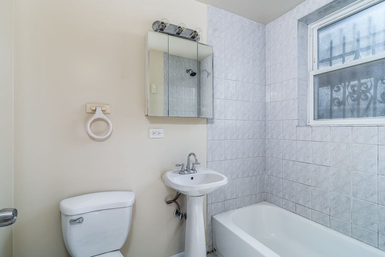 7502 S Kingston Ave - Photo 4 of 4