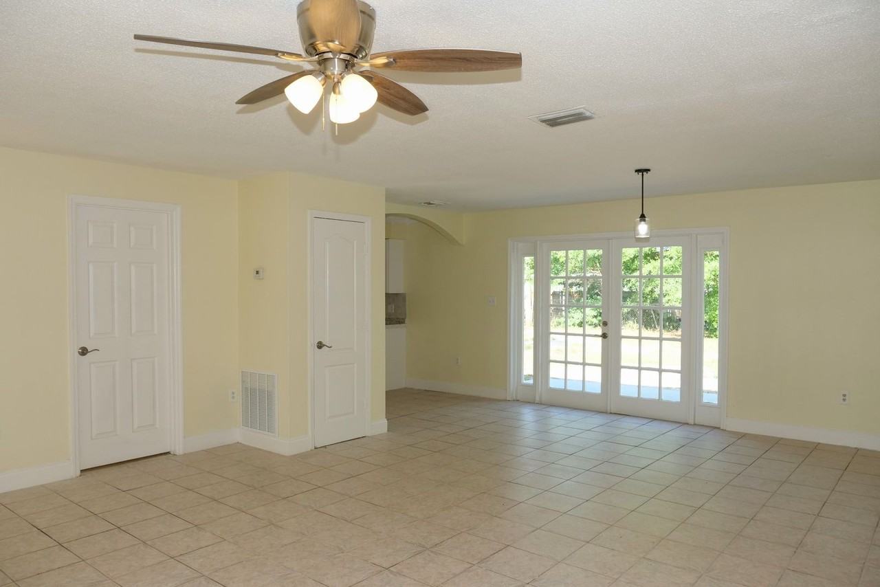 521 Chiles Ln - Photo 3 of 20