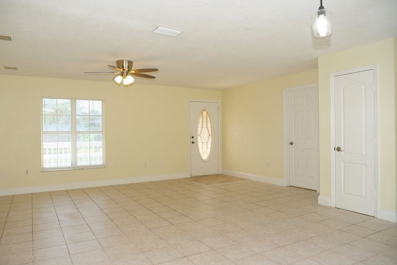 521 Chiles Ln - Photo 4 of 20