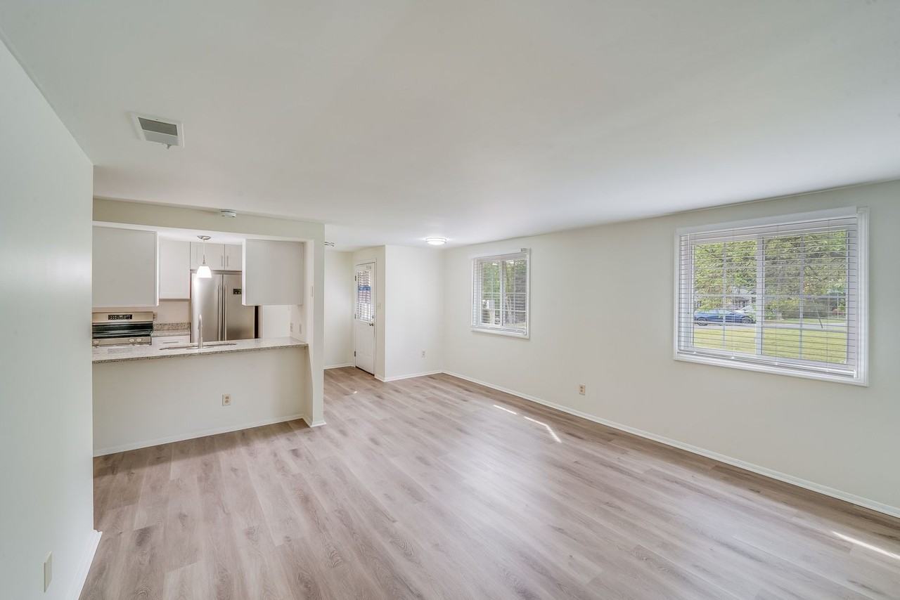 5001 Forest Mountain Ct - Photo 3 of 23