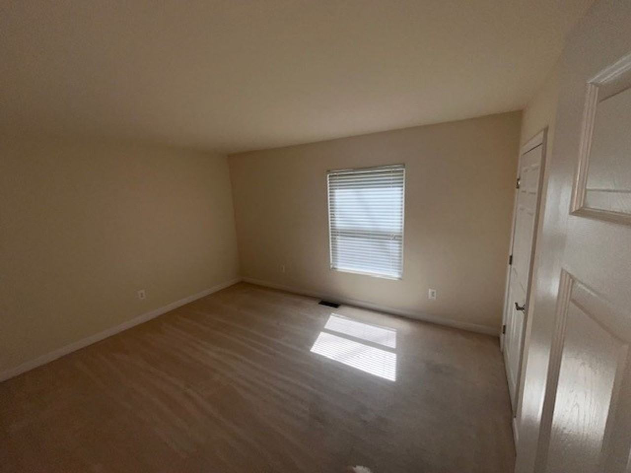 1823 Charles Ct - Photo 3 of 10