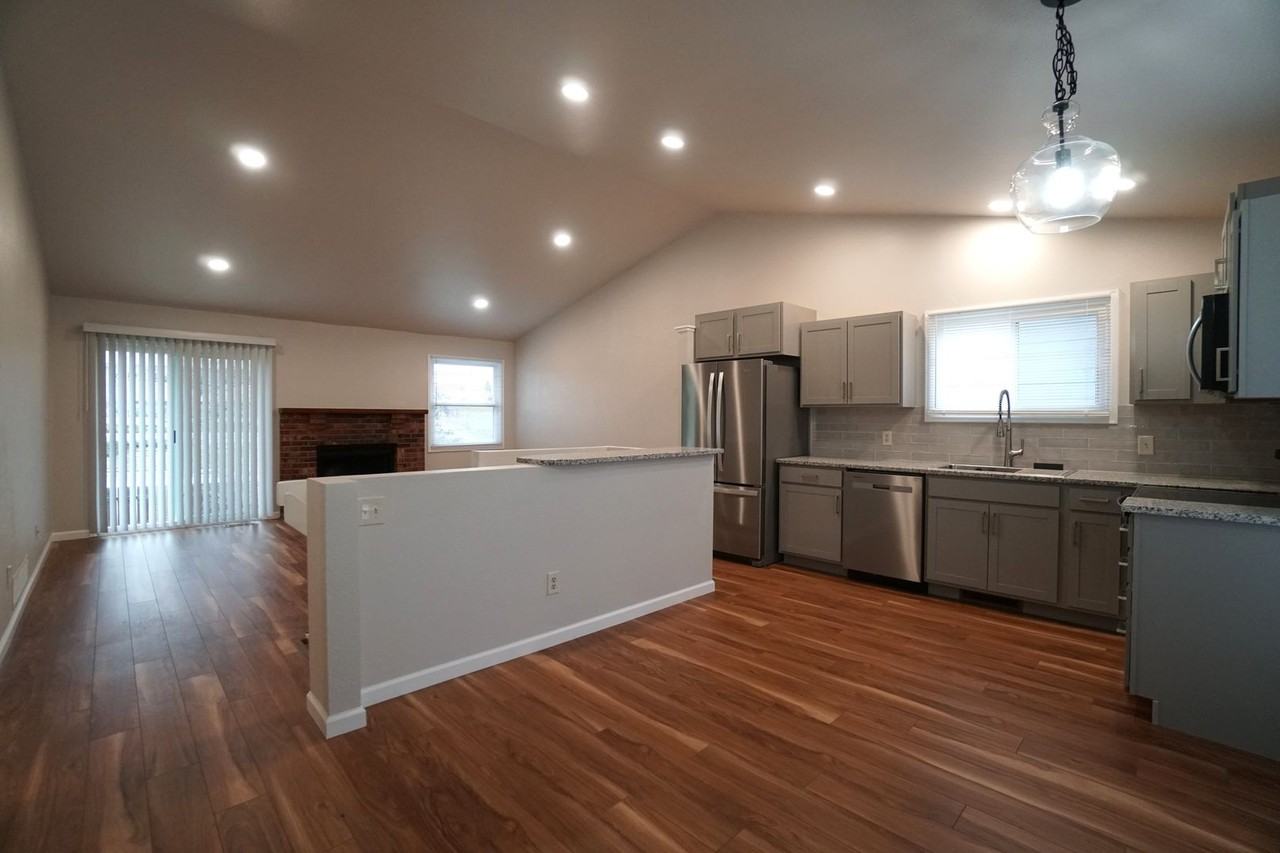 3070 Mirage Dr - Photo 4 of 24