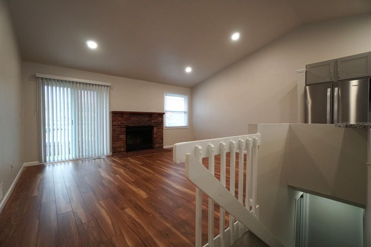 3070 Mirage Dr - Photo 6 of 24