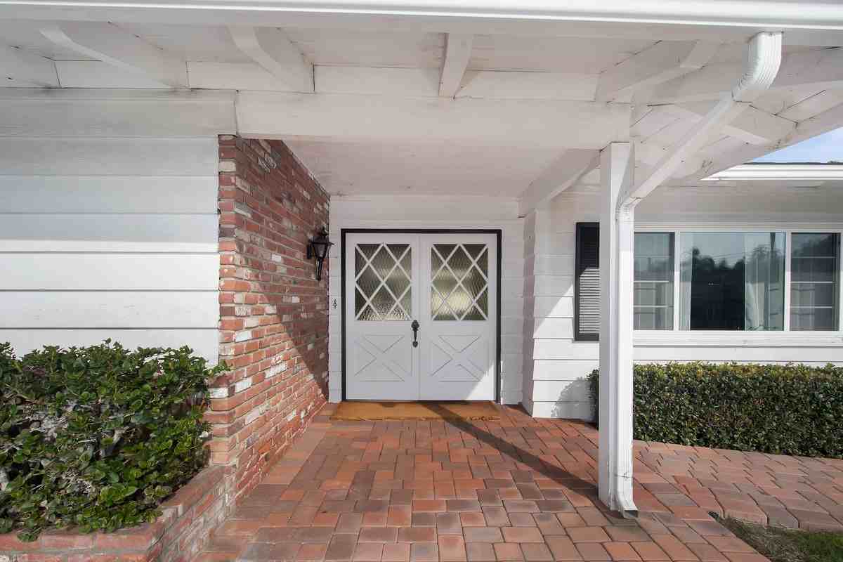 1375 Muirlands Vista Way - Photo 3 of 33