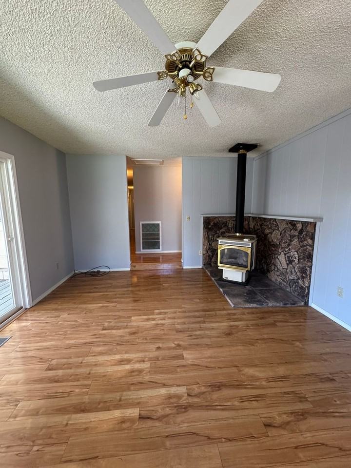 199 Peach Street - Photo 7 of 34