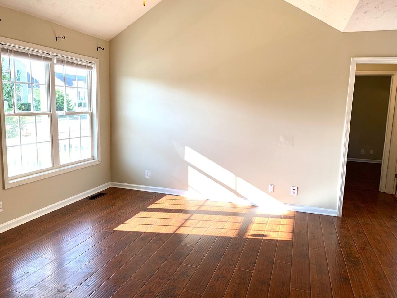 3425 Foxrun Ln - Photo 6 of 21