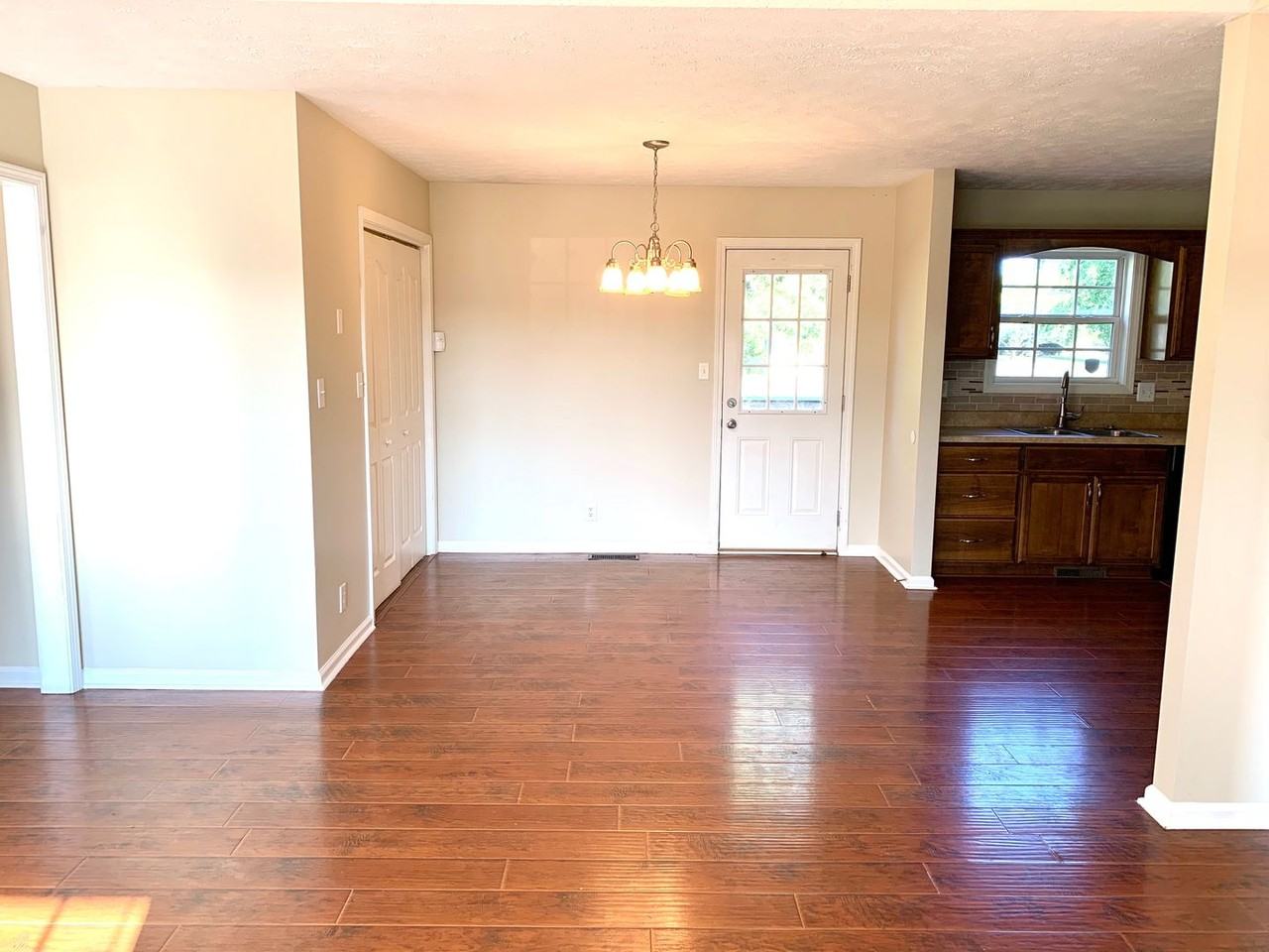 3425 Foxrun Ln - Photo 3 of 21