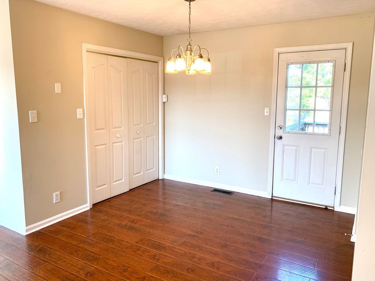 3425 Foxrun Ln - Photo 5 of 21