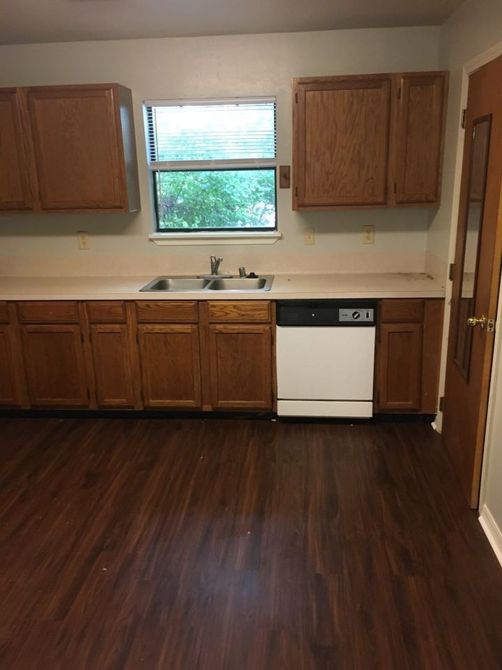 432 S Buchanan Ave - Photo 2 of 6