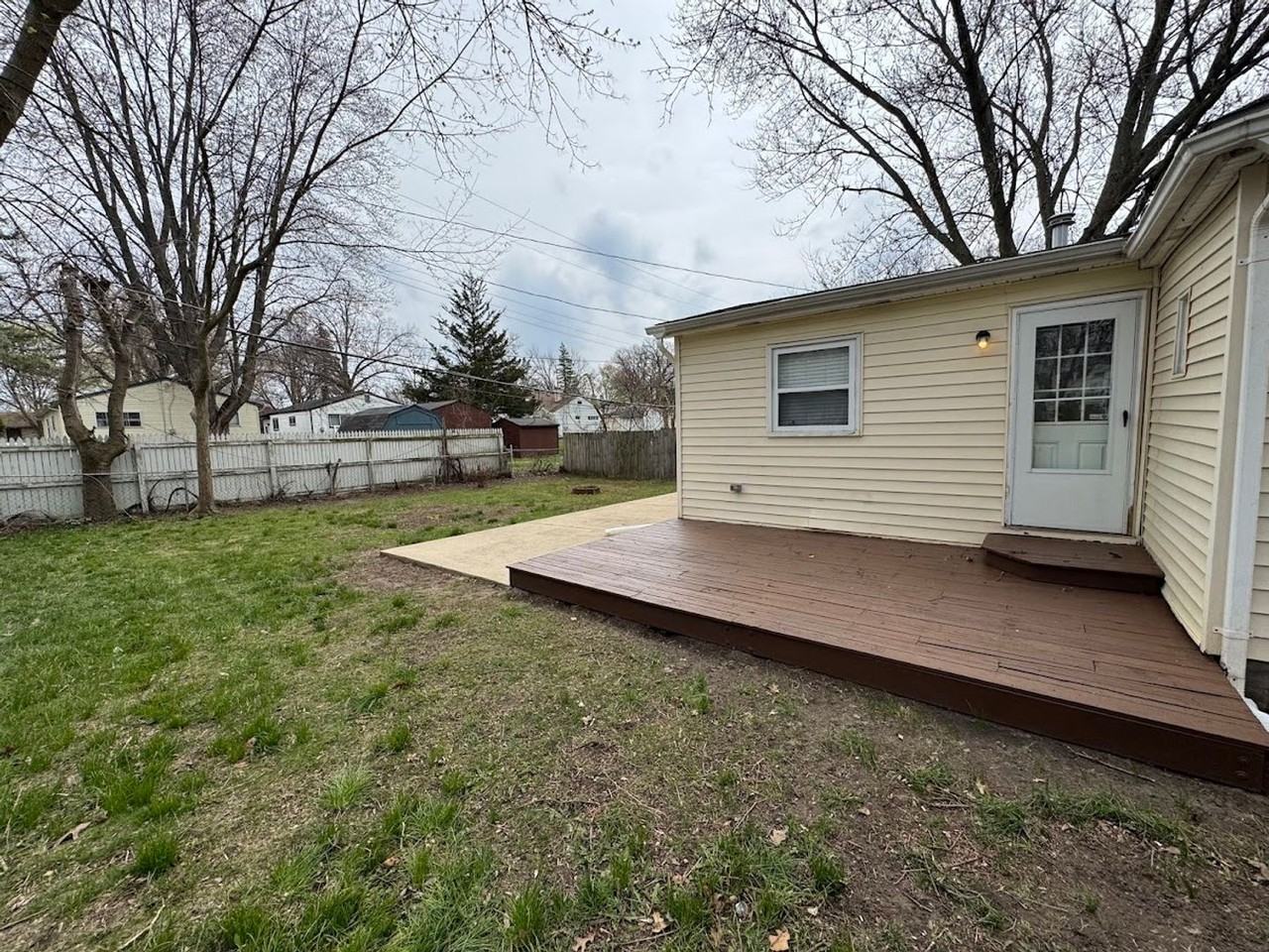 2047 S Parent Ave - Photo 3 of 15