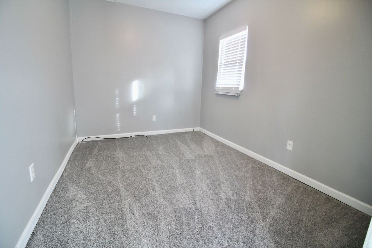 2047 S Parent Ave - Photo 6 of 15