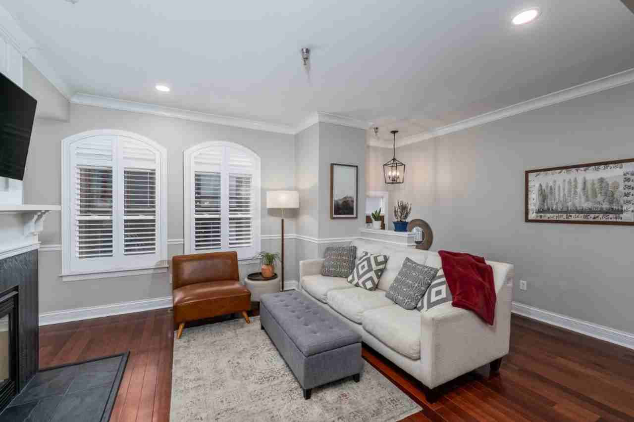 1009 S Decker Ave - Photo 4 of 30