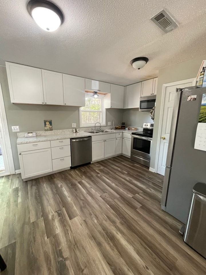 124 Bonnie Dr - Photo 2 of 13