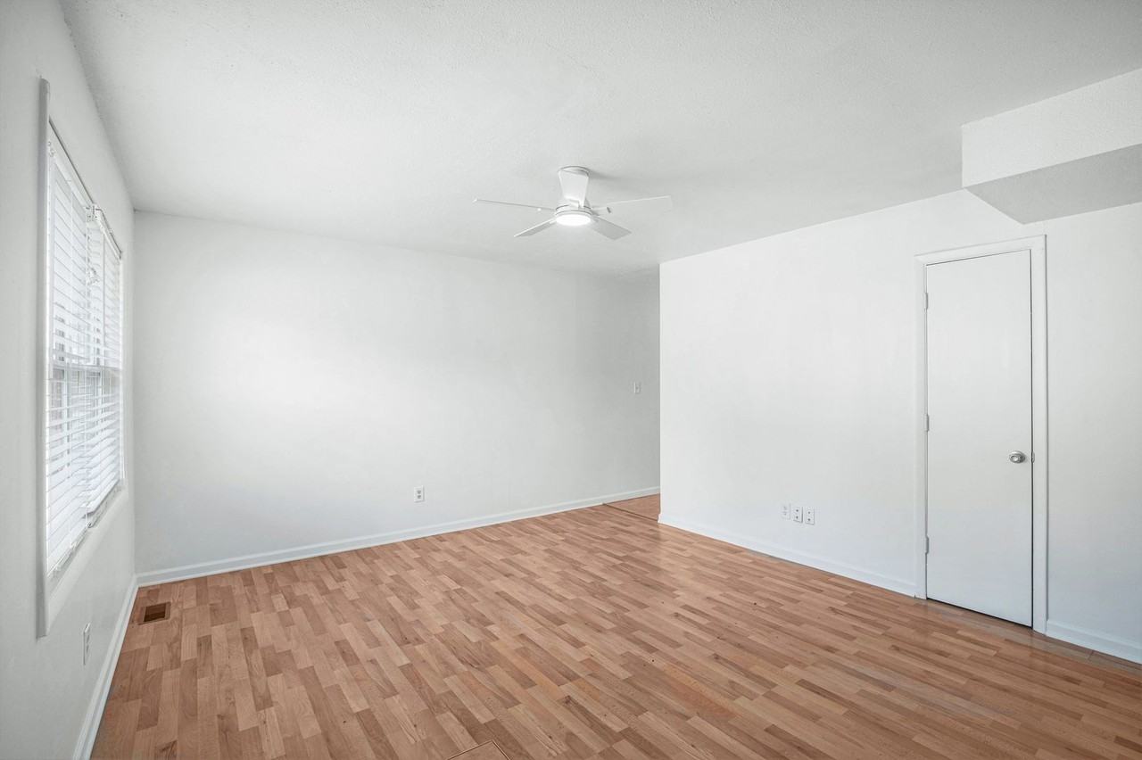 1001 Arrowhead Rdg - Photo 2 of 13