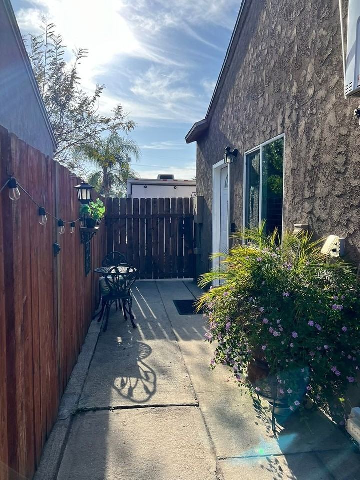 7436 Cleon Ave - Photo 5 of 6