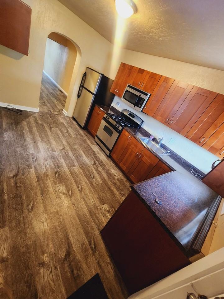 142 44th St - Photo 5 of 23