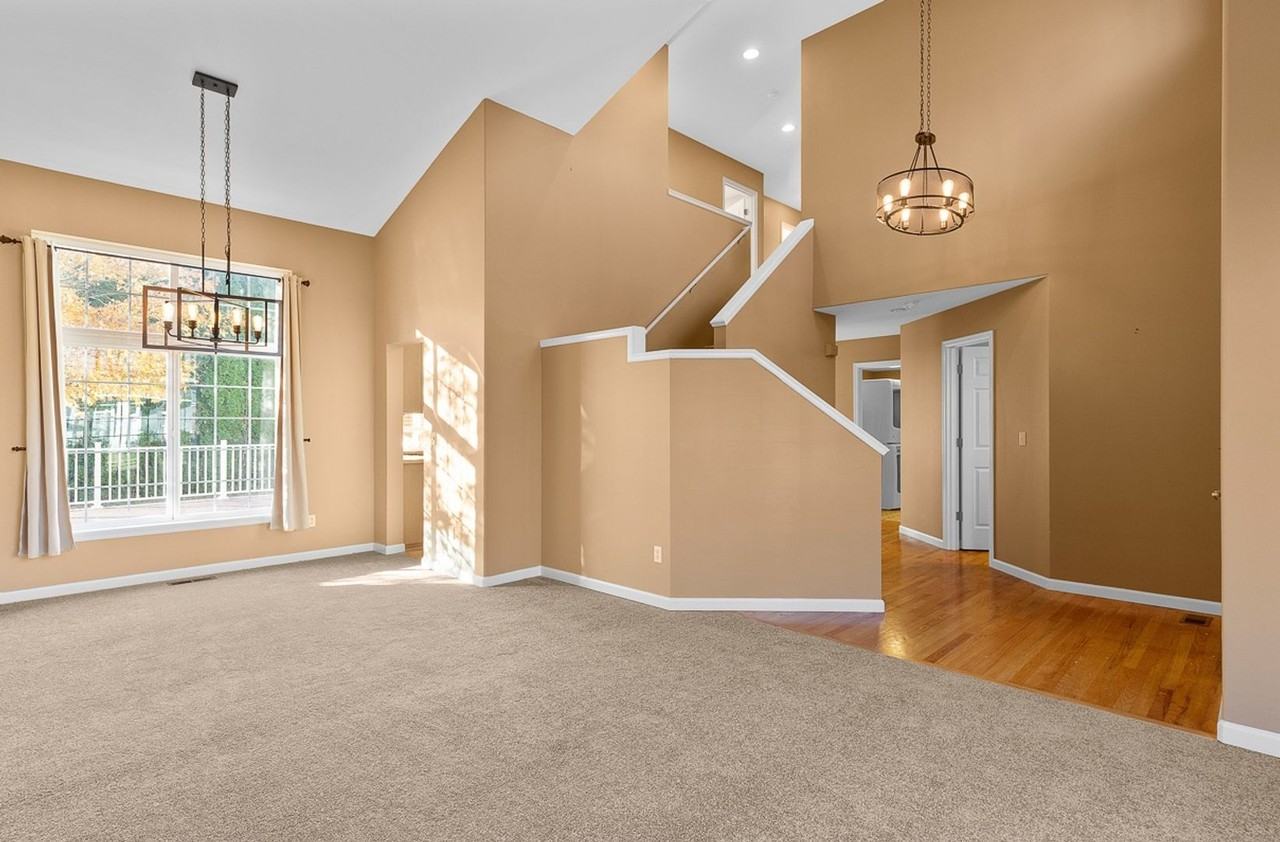 545 Se 8th St - Photo 2 of 23