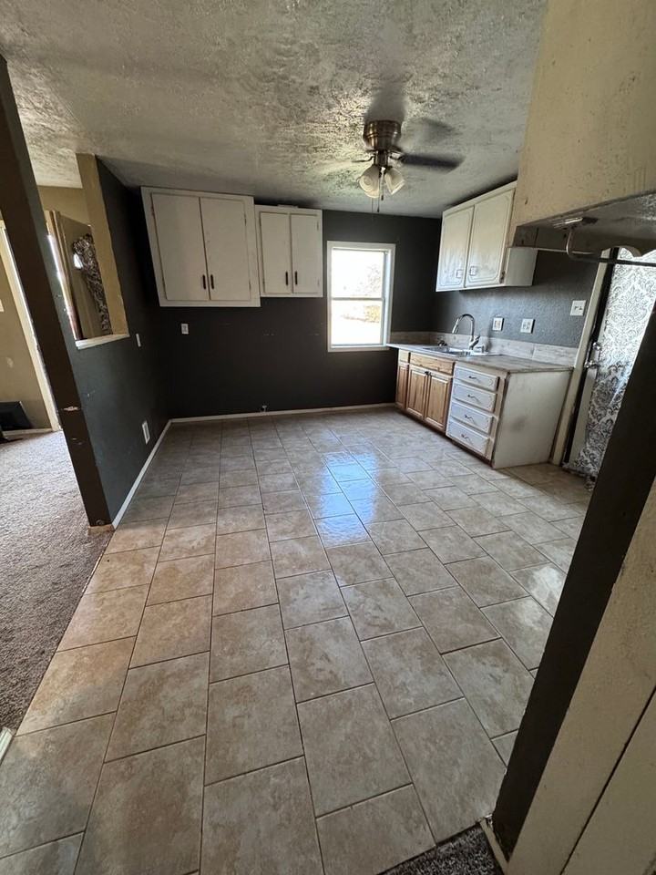 1200 S Morse Ave - Photo 2 of 11