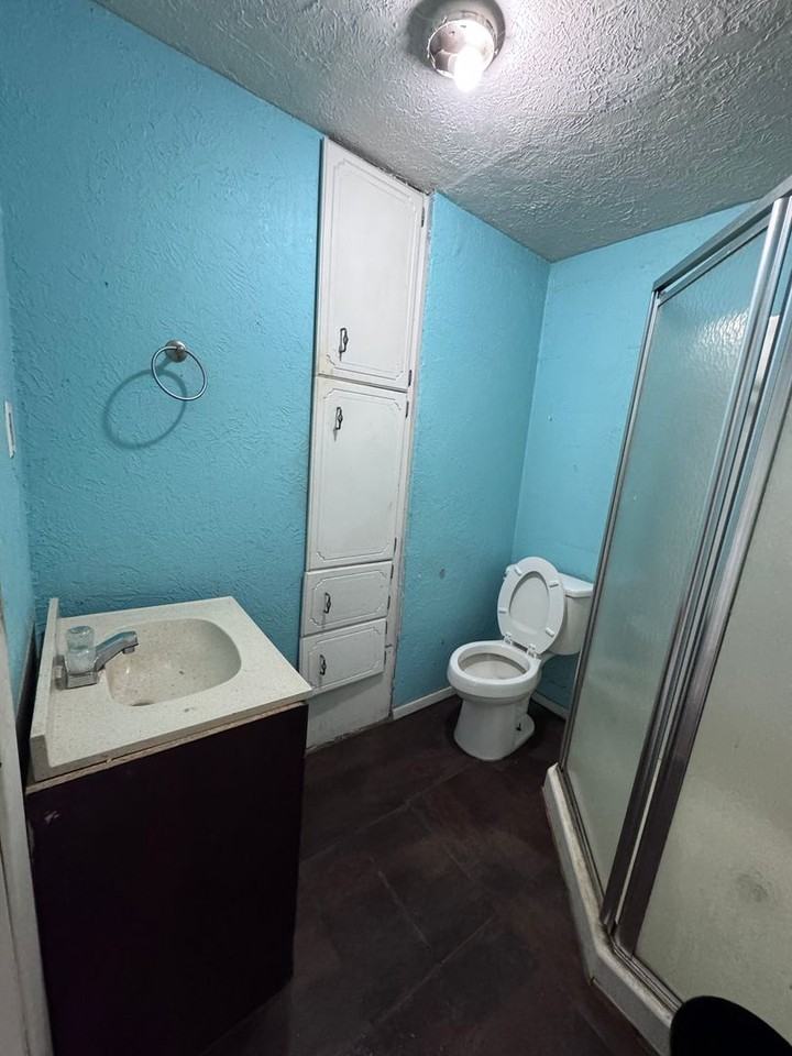 1200 S Morse Ave - Photo 3 of 11