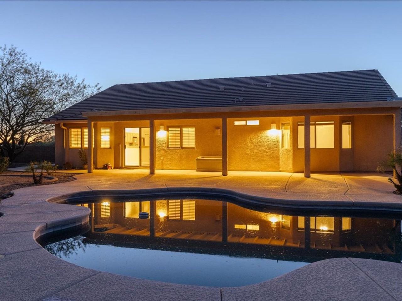 567 W Willis Pl - Photo 2 of 29