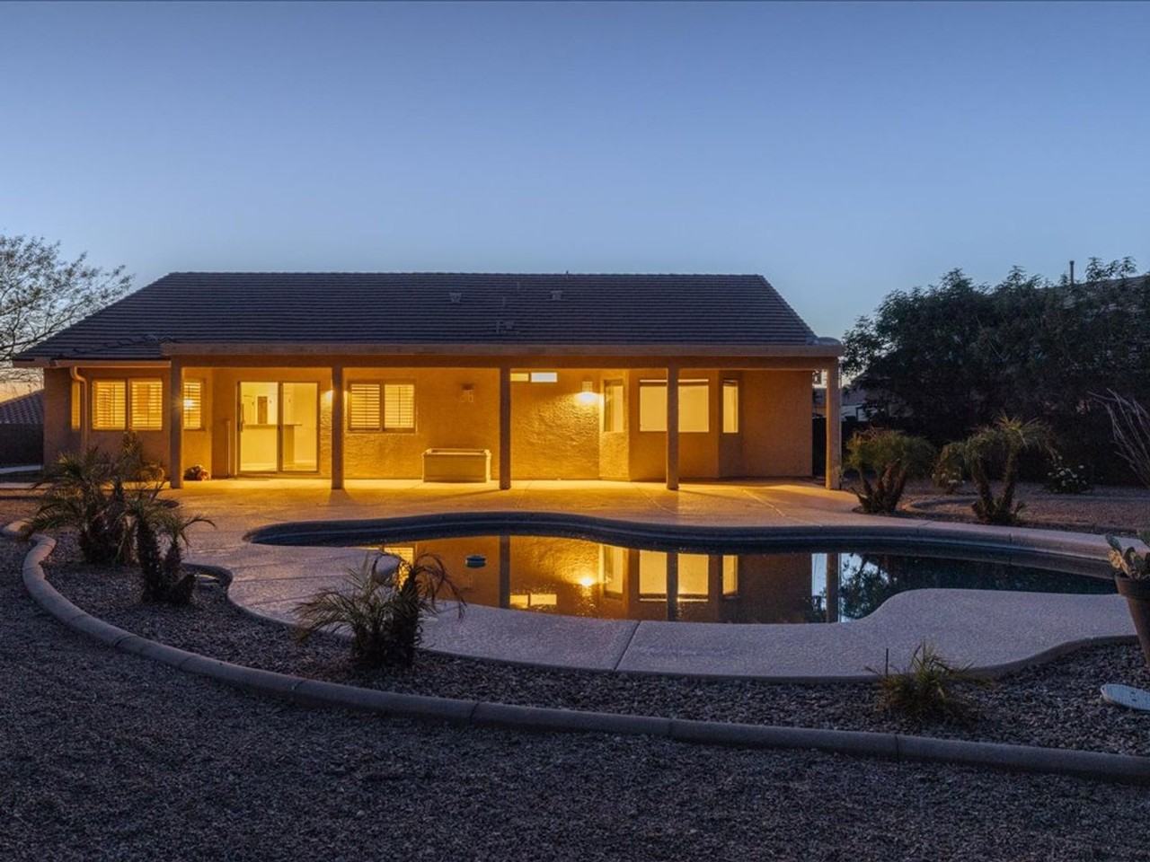 567 W Willis Pl - Photo 3 of 29