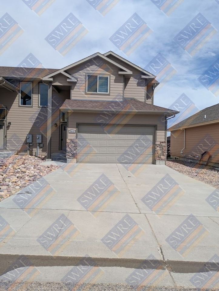 3913 Goshawk Dr