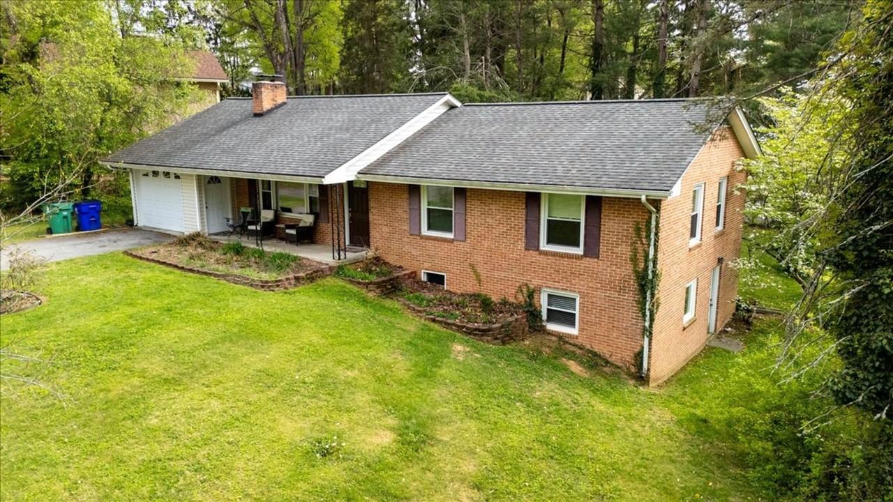 701 Elizabeth Dr - Photo 2 of 23