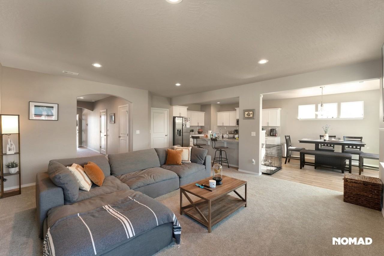 19682 E Spruce Ln - Photo 3 of 20