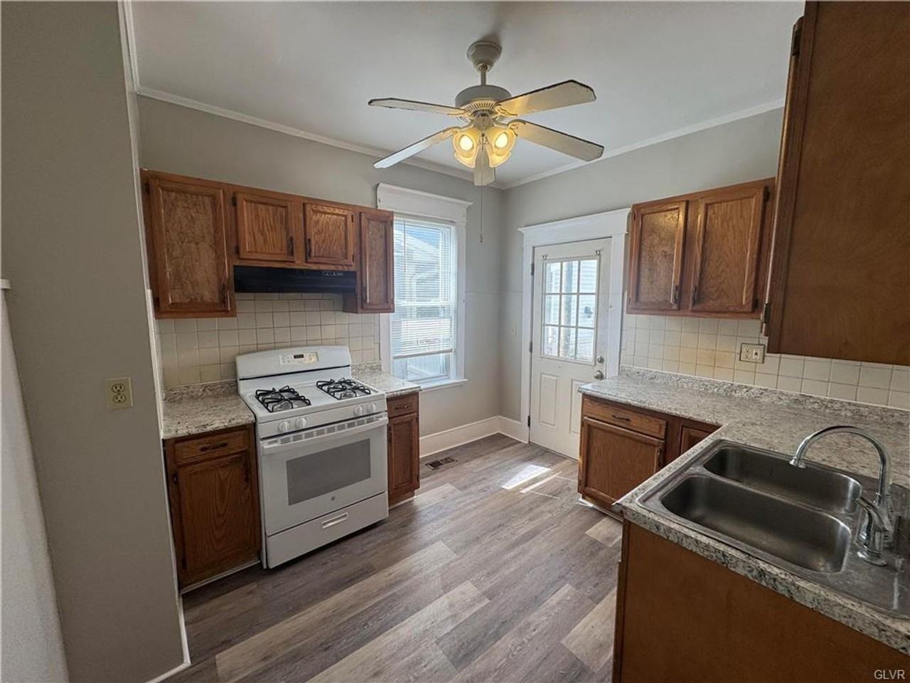 113 E Madison St - Photo 2 of 17