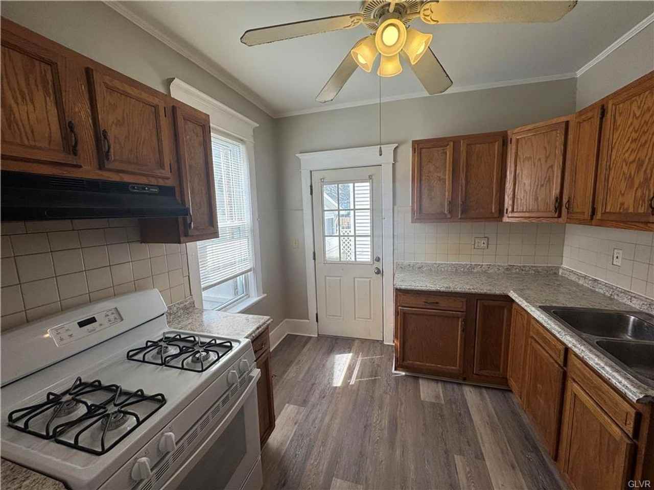 113 E Madison St - Photo 3 of 17