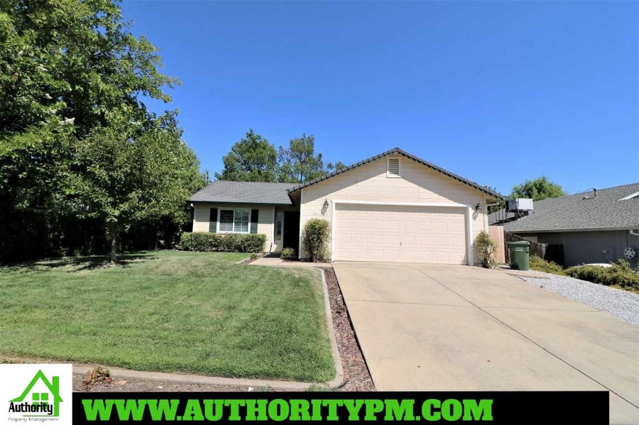 861 Montcrest Dr - Photo 3 of 19