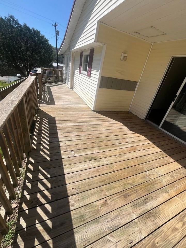 1309 1/2 N Lewis St - Photo 2 of 11