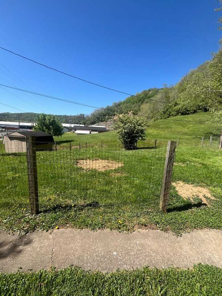 1309 1/2 N Lewis St - Photo 3 of 11