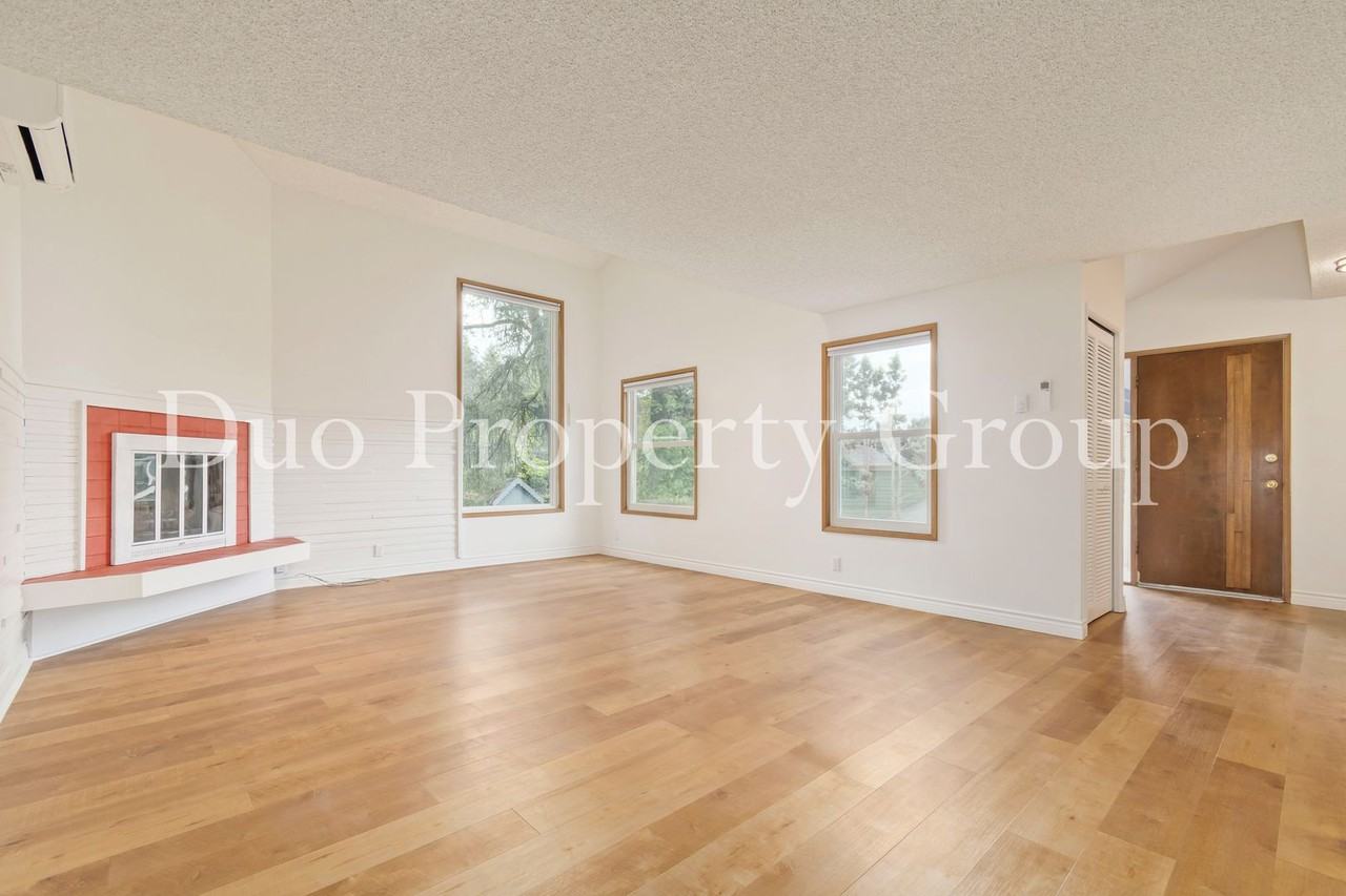 2286 Corinthian Ct - Photo 4 of 36