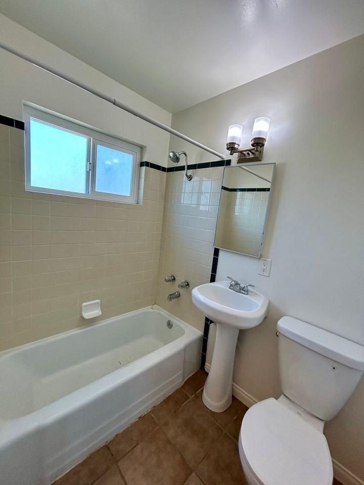 4444 Menlo Ave #4 - Photo 6 of 7