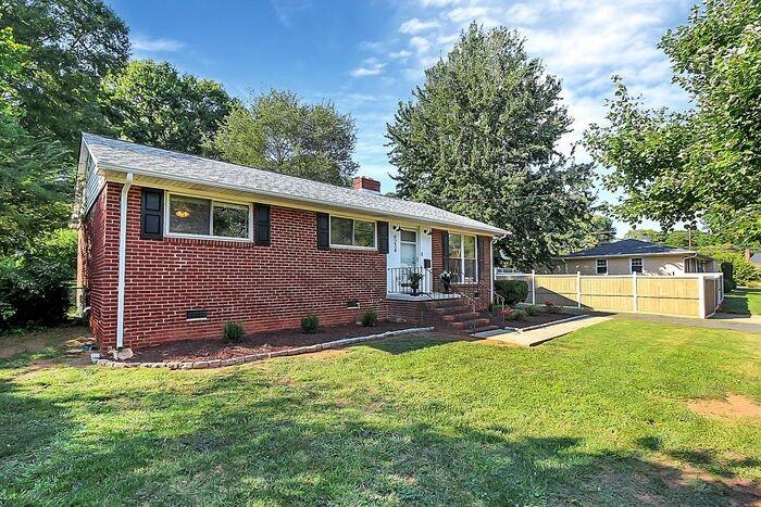 4214 University Dr - Photo 2 of 30