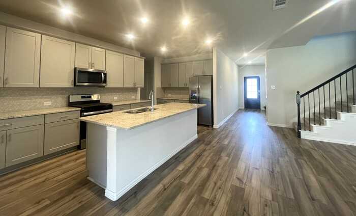 2640 Oneida Ln - Photo 2 of 39