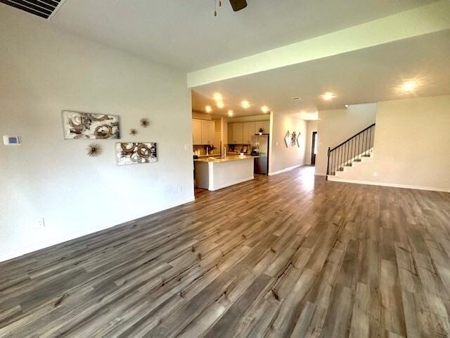 2640 Oneida Ln - Photo 3 of 39