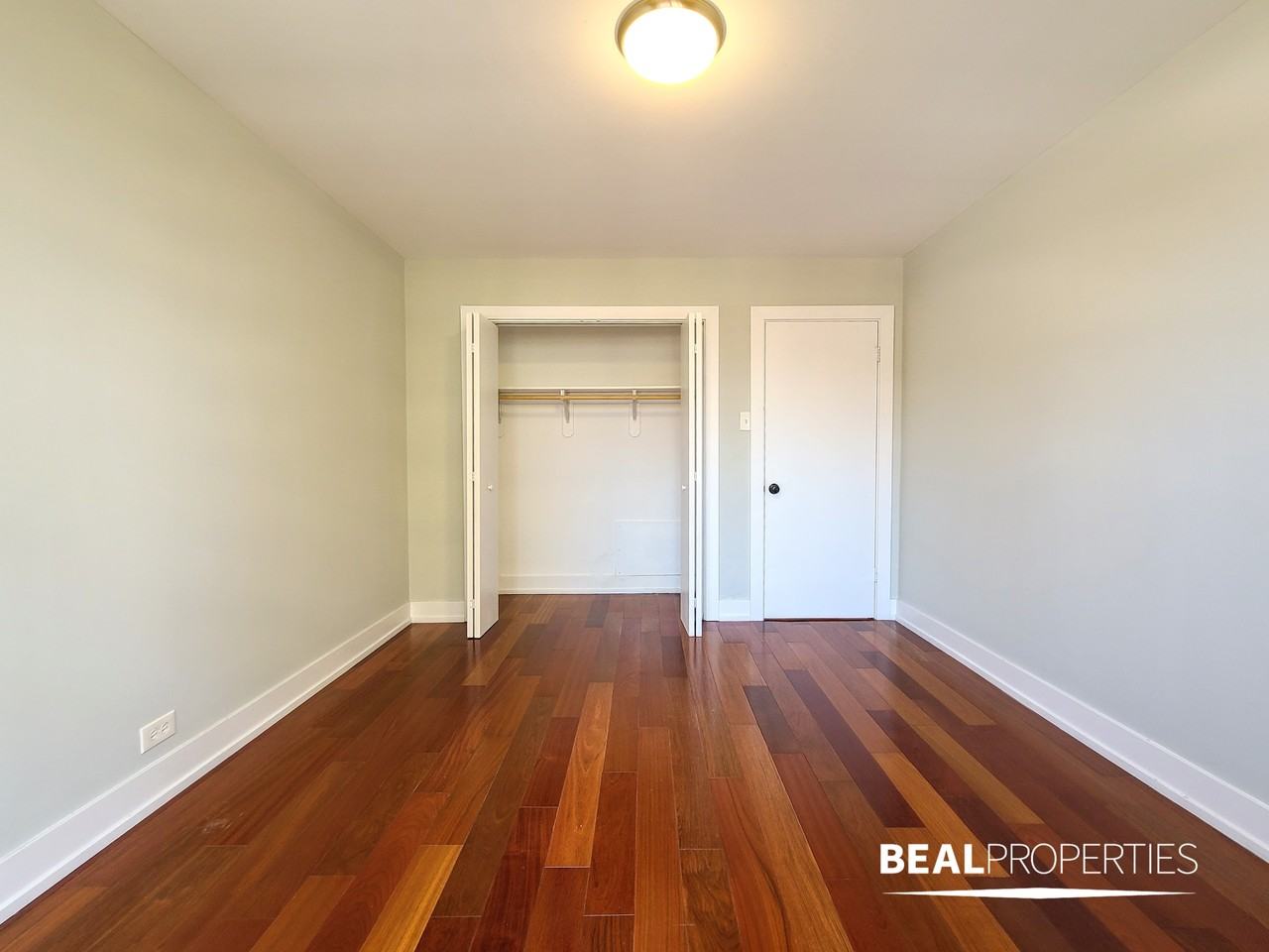 445 W Wellington Ave #10G