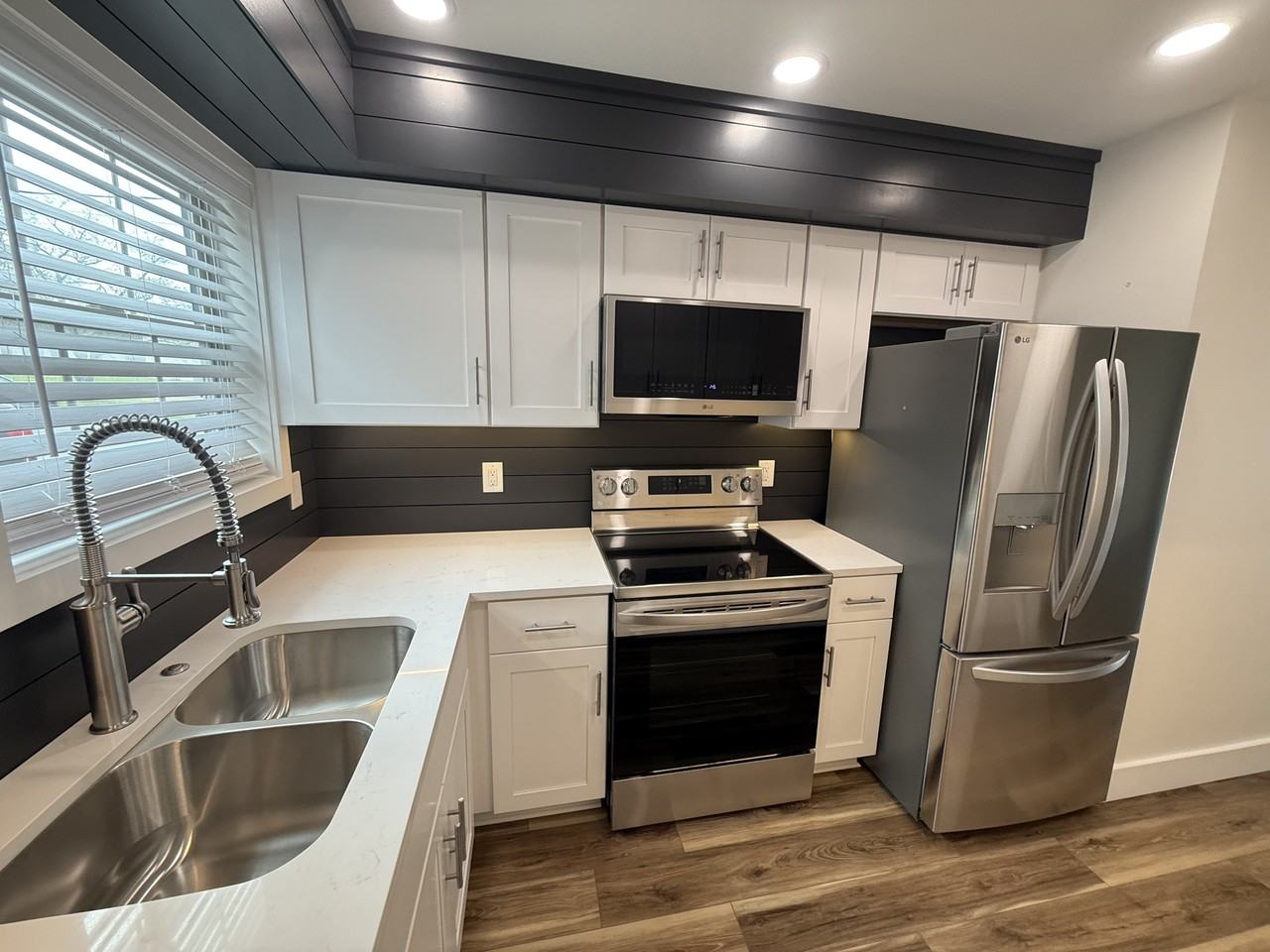 806 N Jackson St #NA - Photo 2 of 11