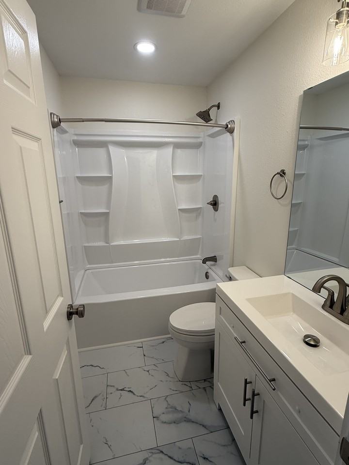 806 N Jackson St #NA - Photo 5 of 11